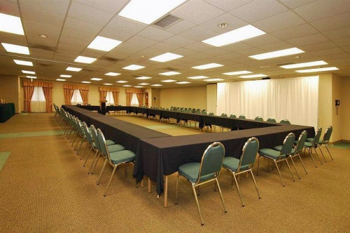 Baymont by Wyndham Des Moines Airport image 28