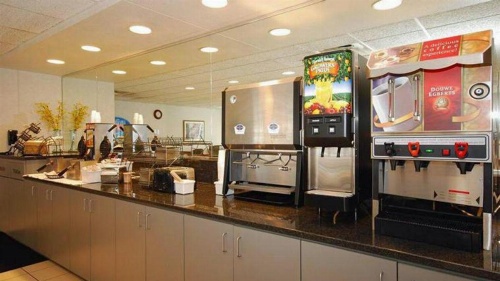 Baymont by Wyndham Des Moines Airport image 38