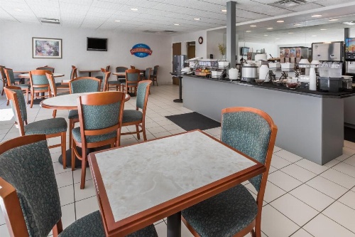 Baymont by Wyndham Des Moines Airport image 41