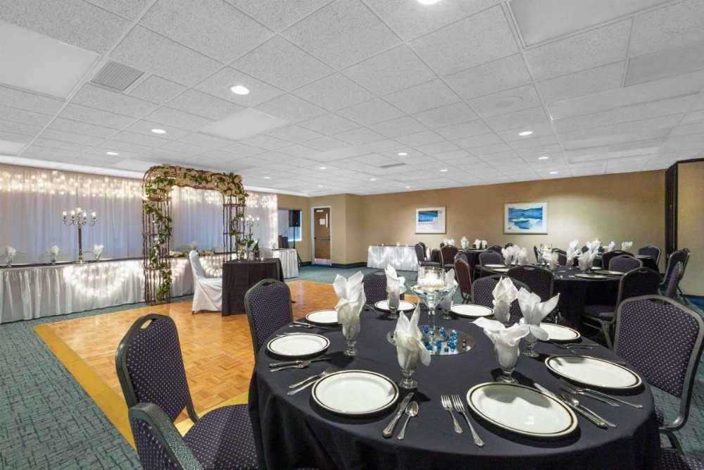 Baymont by Wyndham Des Moines Airport Image 7