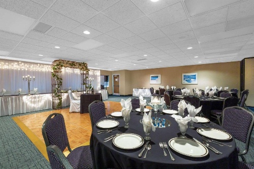 Baymont by Wyndham Des Moines Airport image 7